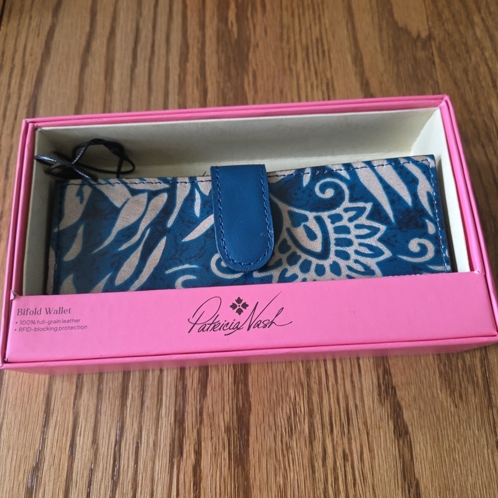 PATRICIA NASH-NAXOS WALLET-GREEK FLORAL-NEW WITH TAGS IN BOX